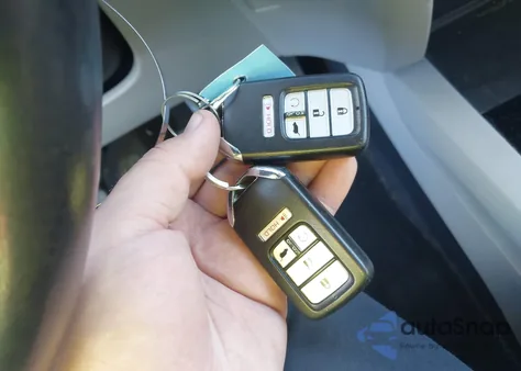 2017 Honda Pilot Touring z USA, uszkodzony, nr VIN 5FNYF6H96HB099542